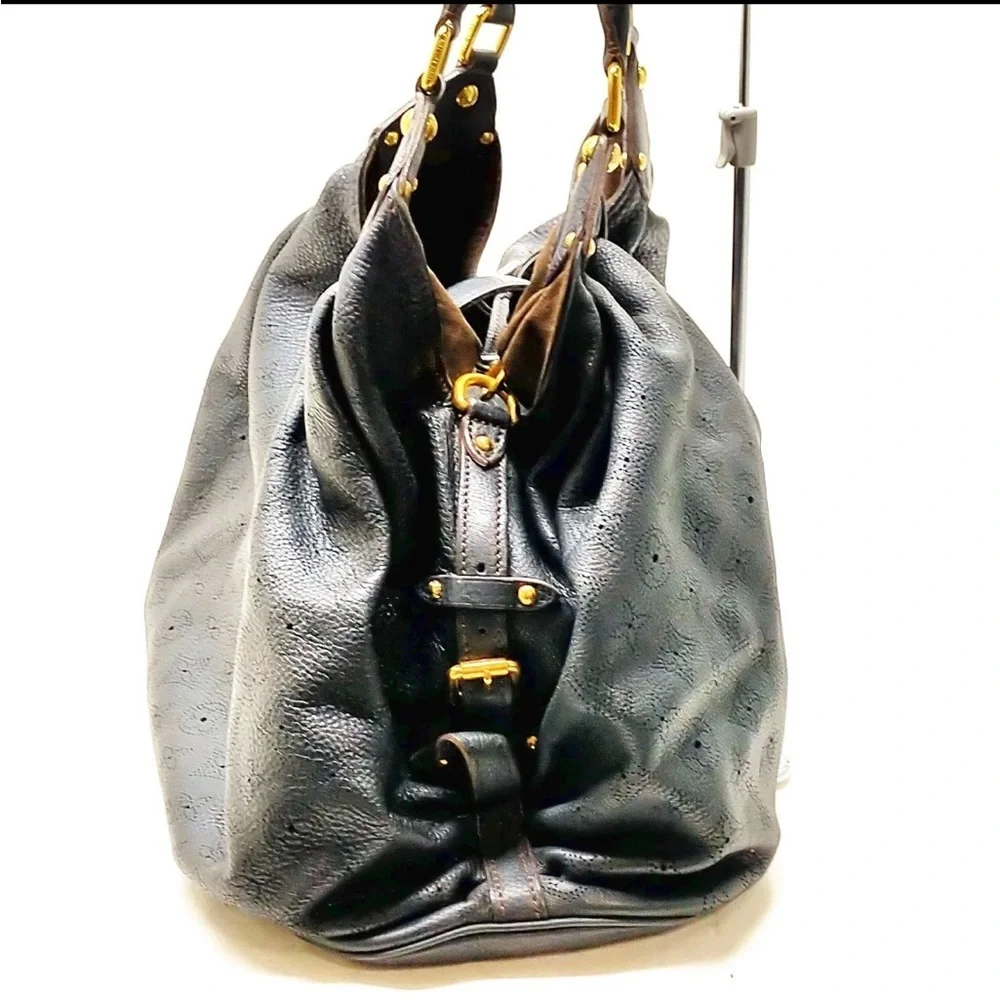 Louis Vuitton hobo bag. Large Black Leather Women's Tote Bag with Gold Hardware